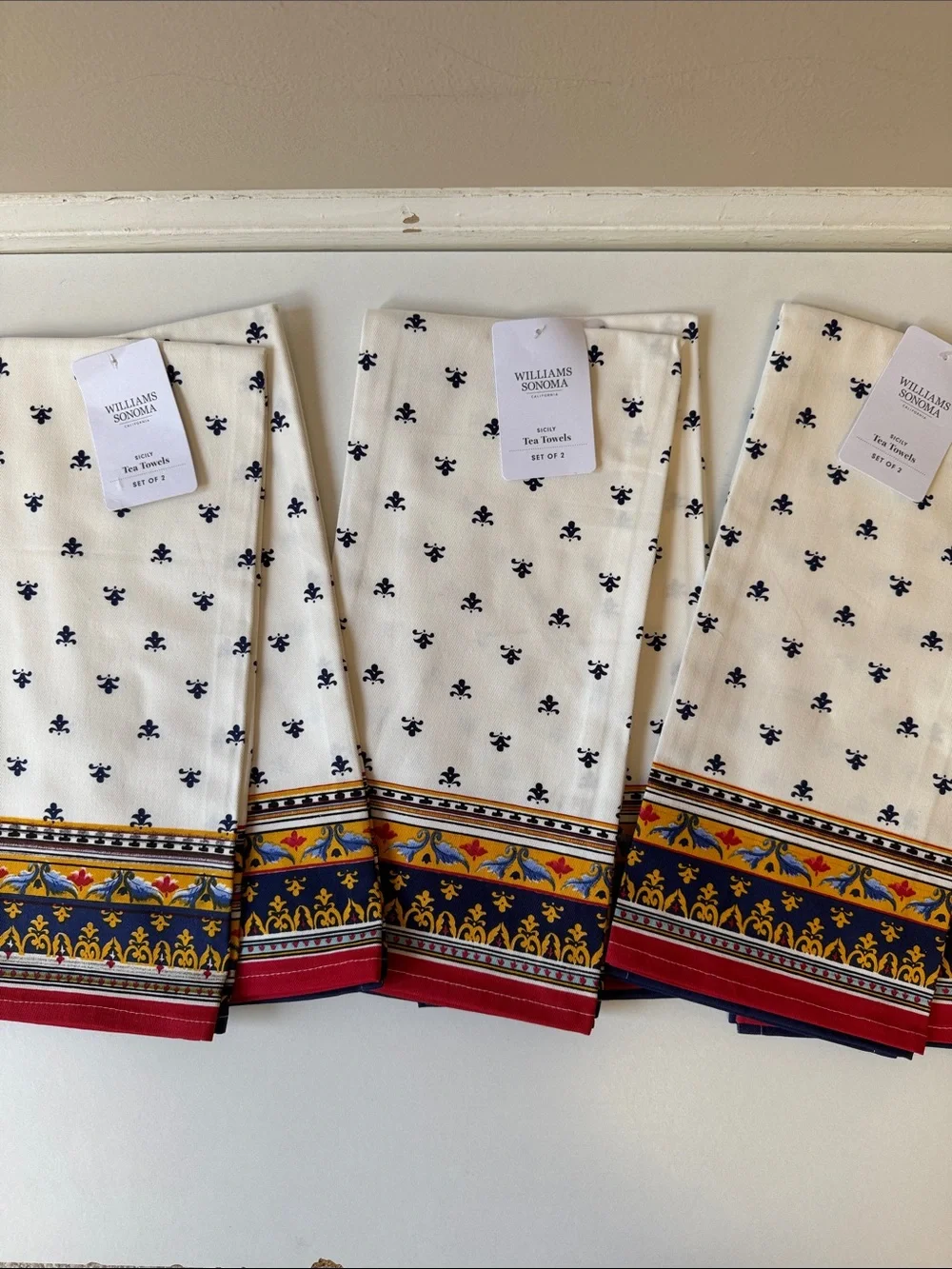 NEW Williams Sonoma White & Navy Fleur Kitchen Cotton Set with Multicolor Border